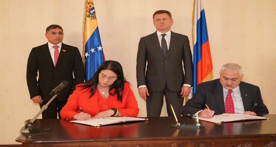 Firma de acuerdos en la XVII Comisión de Alto Nivel Rusia-Venezuela. Foto: @TellecheaRuiz